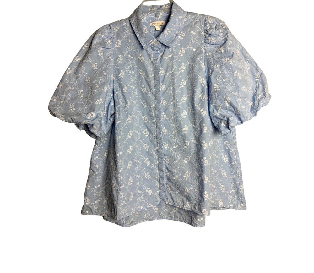 Crown & Ivy Light Blue White Floral Eyelet Puff Sleeve Button Up Top Large